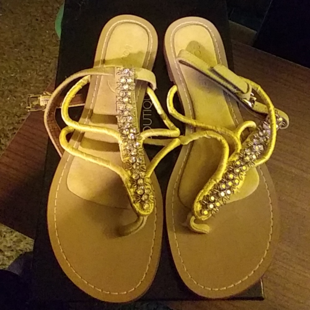 Gold and yellow boutique 9 size 6 Sandals